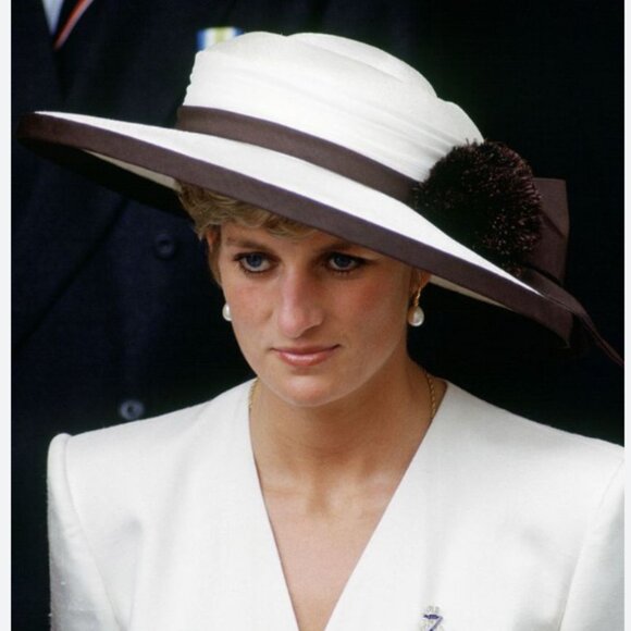 Elegant Black and White Zebra Patterned Lampshade Bucket Wool Hat - Picture 8 of 8